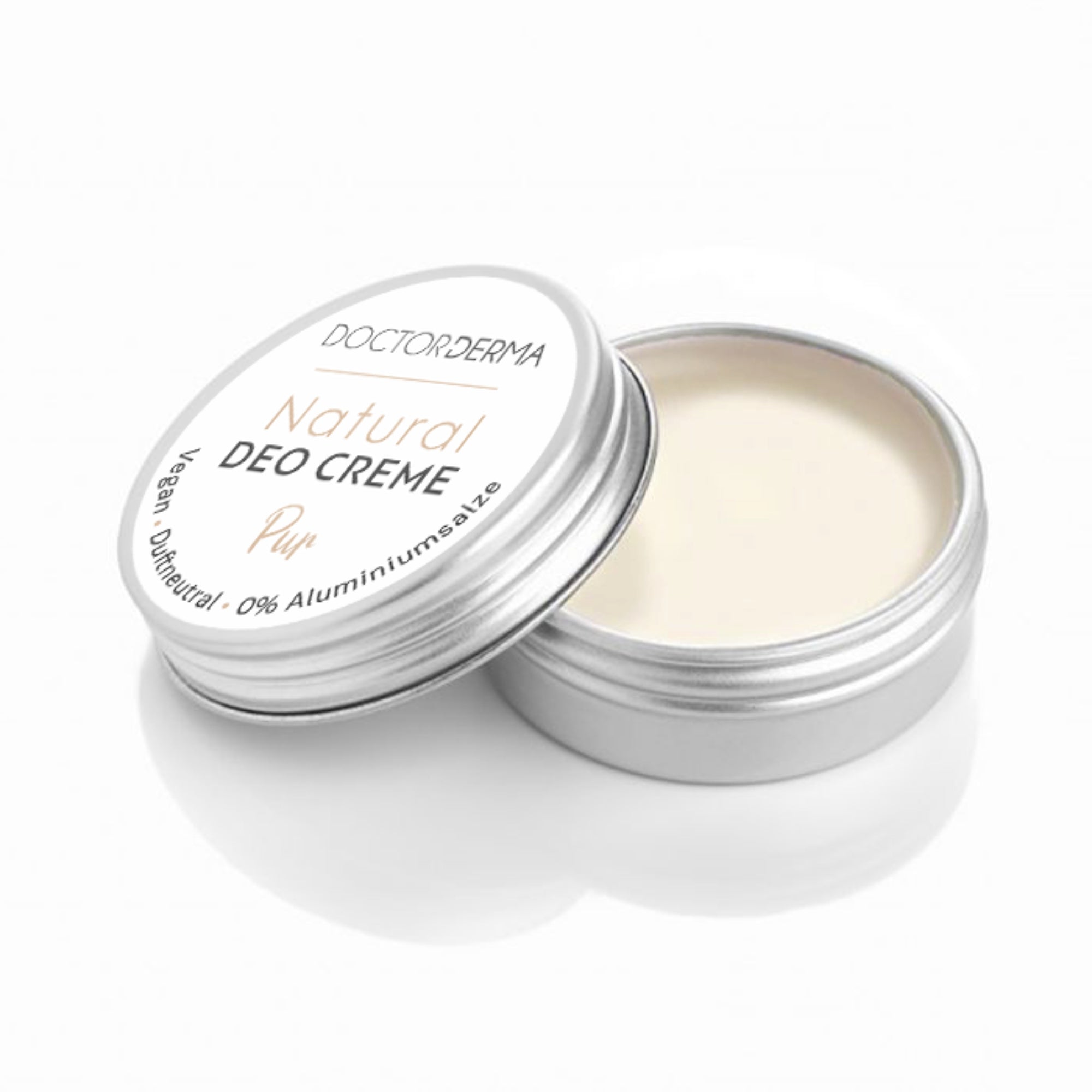 Geöffnete Metalldose der DOCTOR DERMA Natural Deo Creme Pur (duftneutral) auf weißem Hintergrund mit leichter Spiegelung. Extra sensitive, vegane Naturkosmetik-Deocreme ohne Aluminiumsalze für empfindliche Haut.