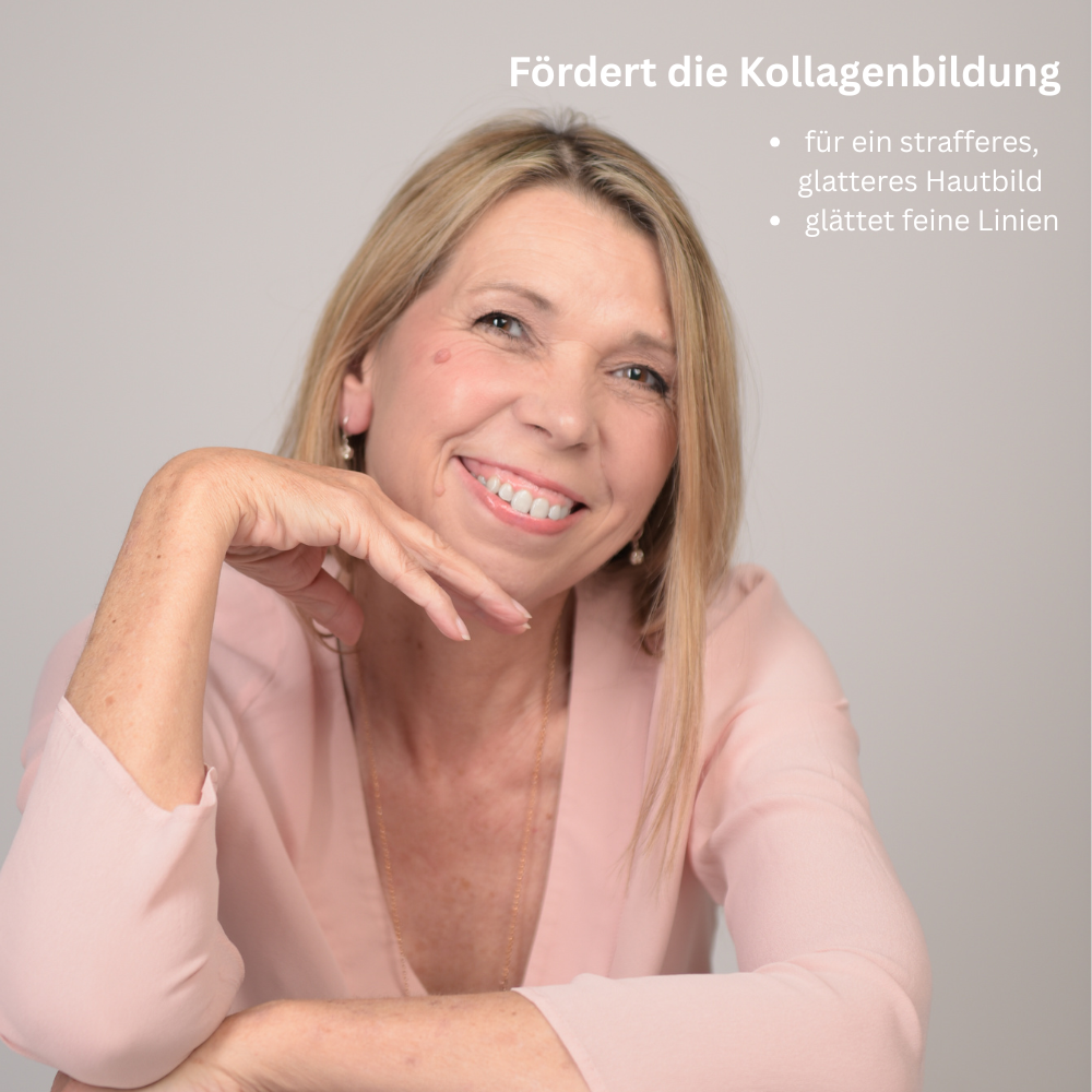 Lächelnde, reife Frau mit straffem Hautbild zur Demonstration der Doctor Derma Zellpower Anti-Aging-Wirkung: Fördert Kollagenbildung, glättet feine Linien und sorgt für eine straffere Haut.